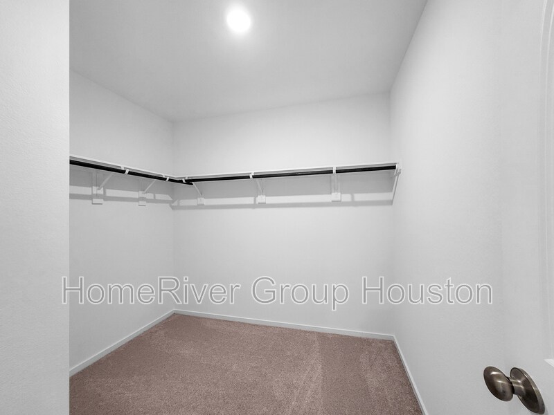 Building Photo - 16480 Blossom Grv Dr