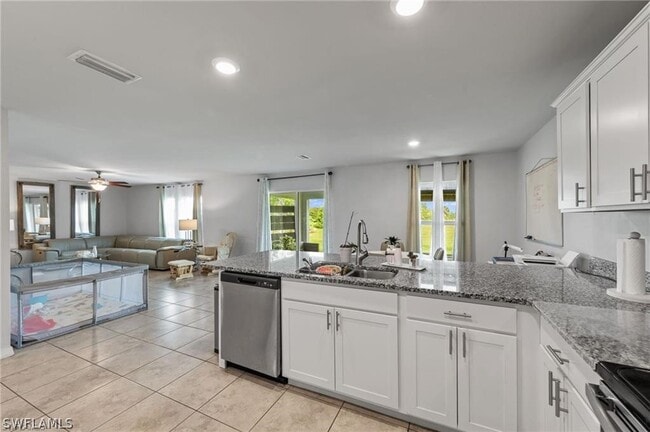 Building Photo - 1013 NE 15th St