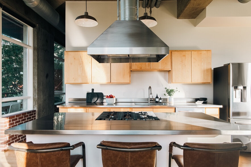 Building Photo - 2000 Little Raven St