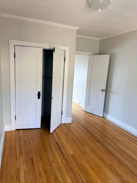 Building Photo - 1750 W Granville Ave