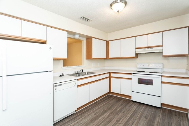 Building Photo - Don't miss the chance to call this Virgini...