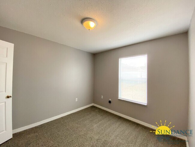 Building Photo - Lovely 4 Bedroom Home in Ridgecrest Subdivision