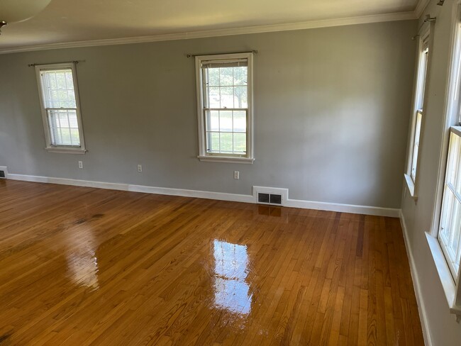 Building Photo - 35 Hastings Ave