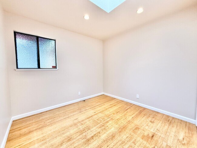 Building Photo - Renovated 3bed/2bath Linda Mar Rancher