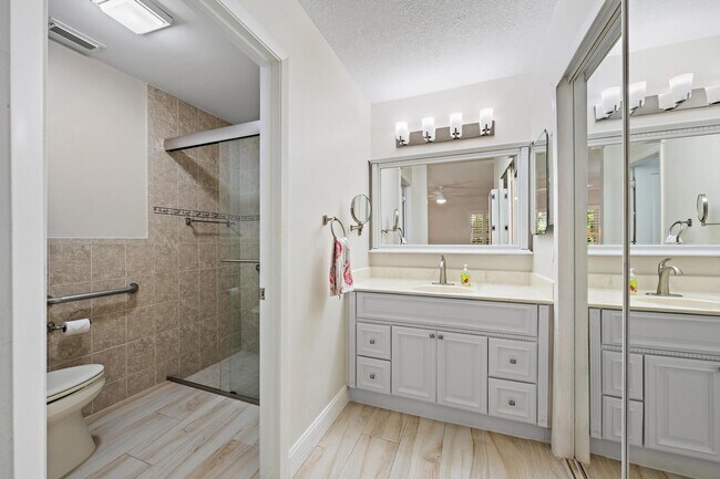 Building Photo - 11139 SE Sea Pines Cir
