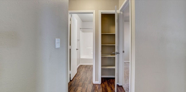 Building Photo - 747 Ponderosa Dr