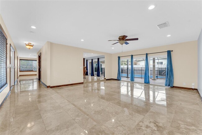 Building Photo - 601 N 44th Ave