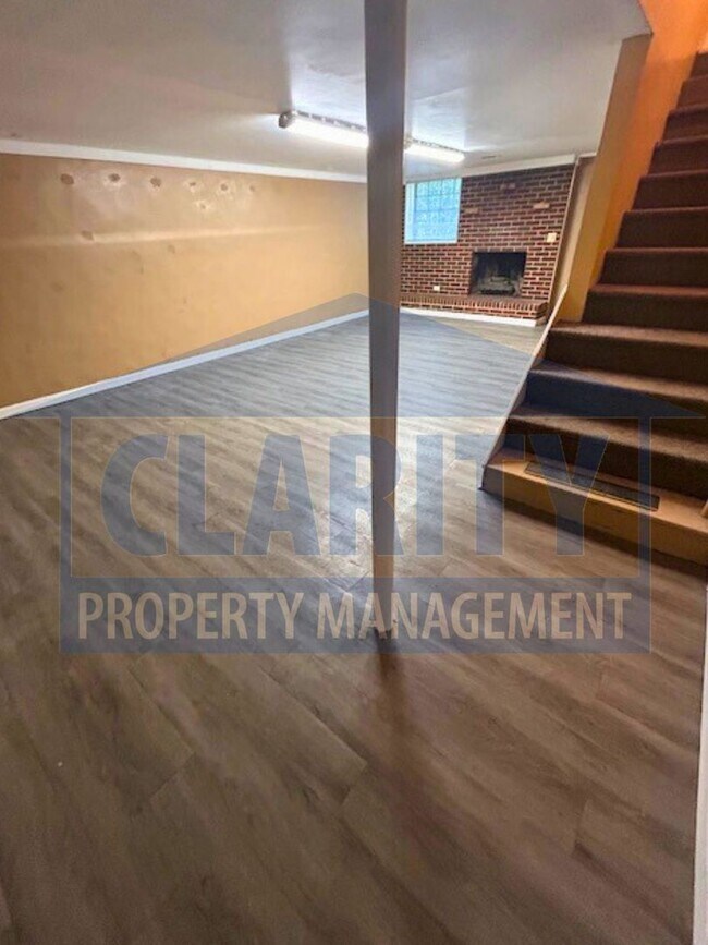 Building Photo - Large, four bedroom home in Chattanooga!