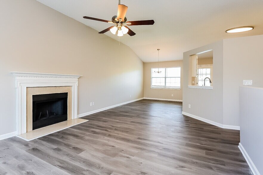 Building Photo - 12 Southview Dr