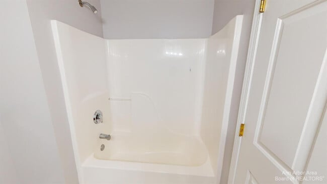 Building Photo - 2666 S Knightsbridge Cir