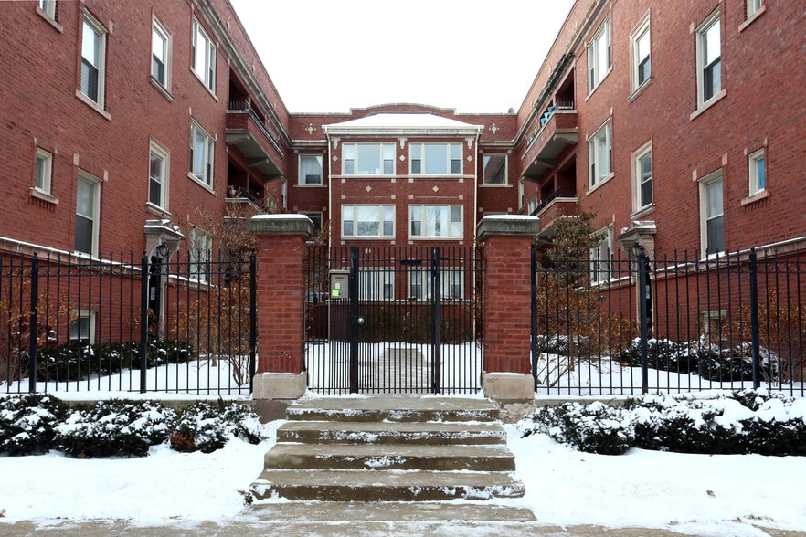 1700 W Greenleaf Ave - Greenleaf-Paulina Apartments