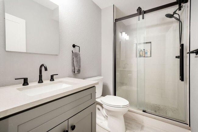 Building Photo - 1364 Vine St