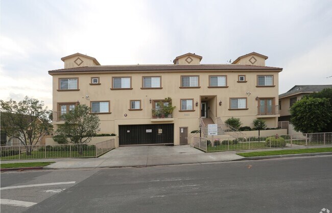 Building Photo - 3621 Westwood Townhomes