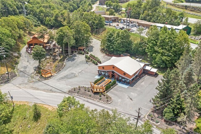 Building Photo - 1003 Beech Mountain Pkwy
