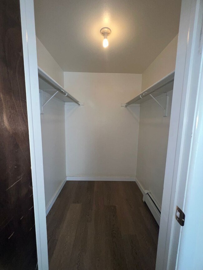 Building Photo - Robertson1001 (KC-JF)