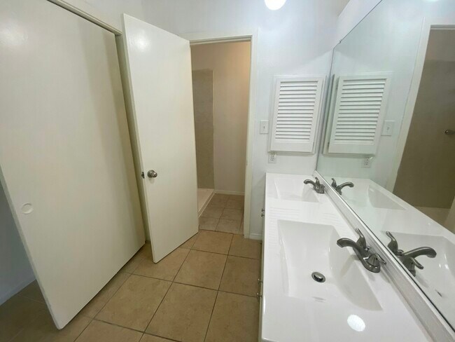 Building Photo - 11622 Sela Ln