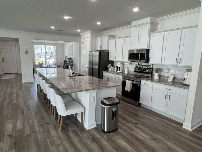 Building Photo - For Rent - Spring Move in Special ... 2nd Month's Rent FREE! (if sign a lease before the end of M...