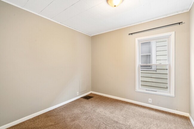 3rd Bedroom - 313 Tompkins St