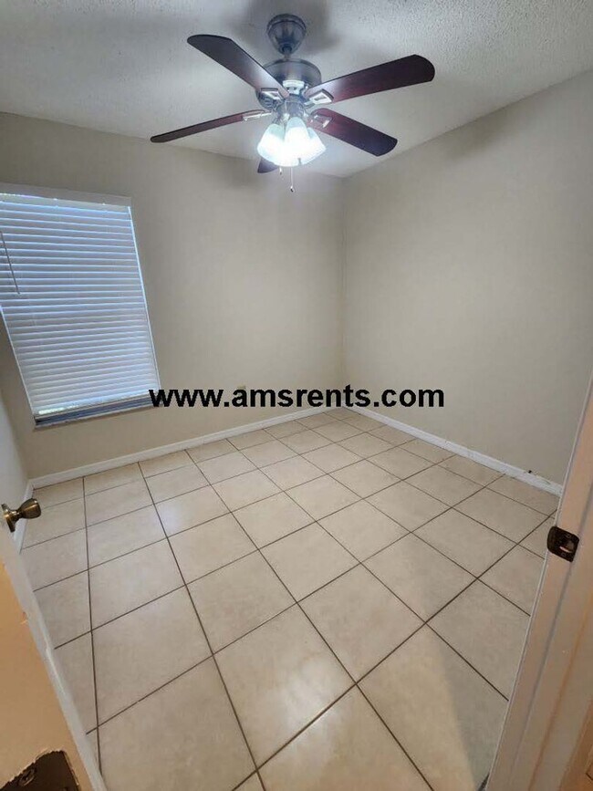 Building Photo - Charming 3-bedroom, 2-bathroom home in Poinciana