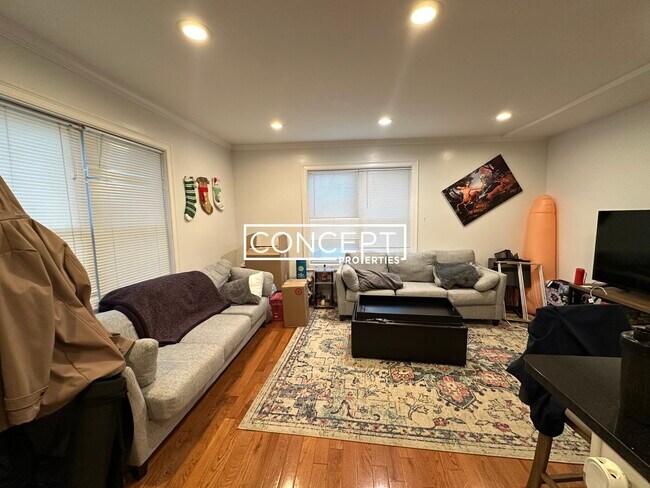 Building Photo - 108 Maverick St