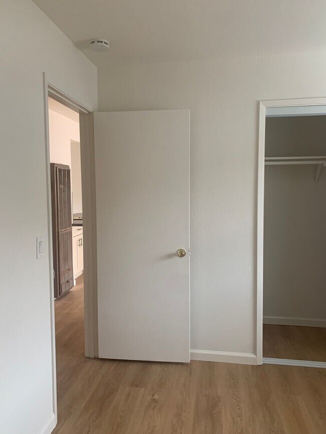 Building Photo - 54-0212