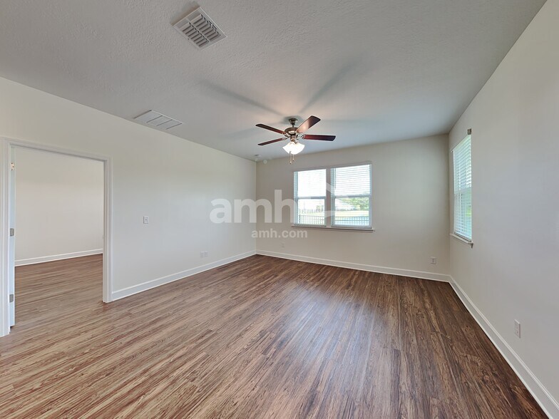 Building Photo - 5933 Hampton Creek Rd