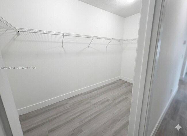 Building Photo - 140 SW 117th Ave