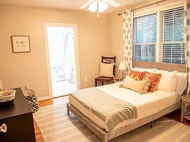 Building Photo - Fully Furnished 4BR Bungalow in Prime Forest Dr Location