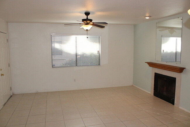 Building Photo - Nice 2 bedroom 2 bath condo!