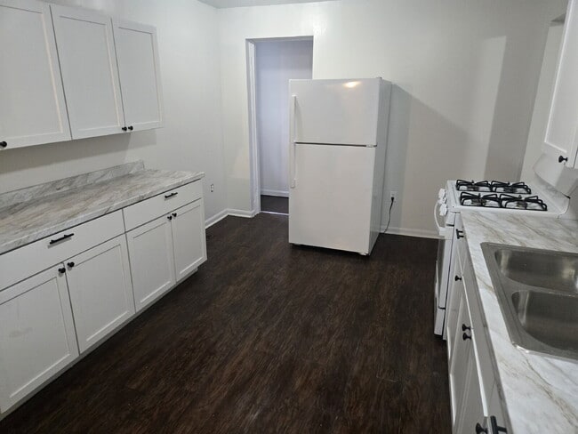 Building Photo - "5-Bedrooms, 2 Full Baths on Olive Street with 1676 sq feet!"