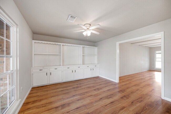 Building Photo - 23864 White Oak Ct