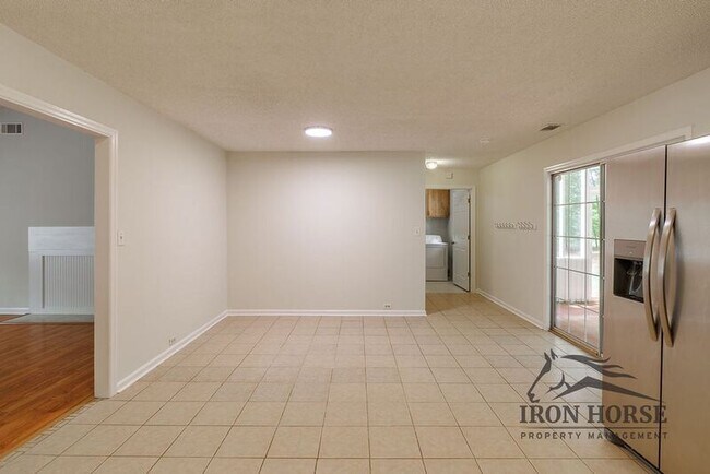 Building Photo - 335 Oak Meadows Dr