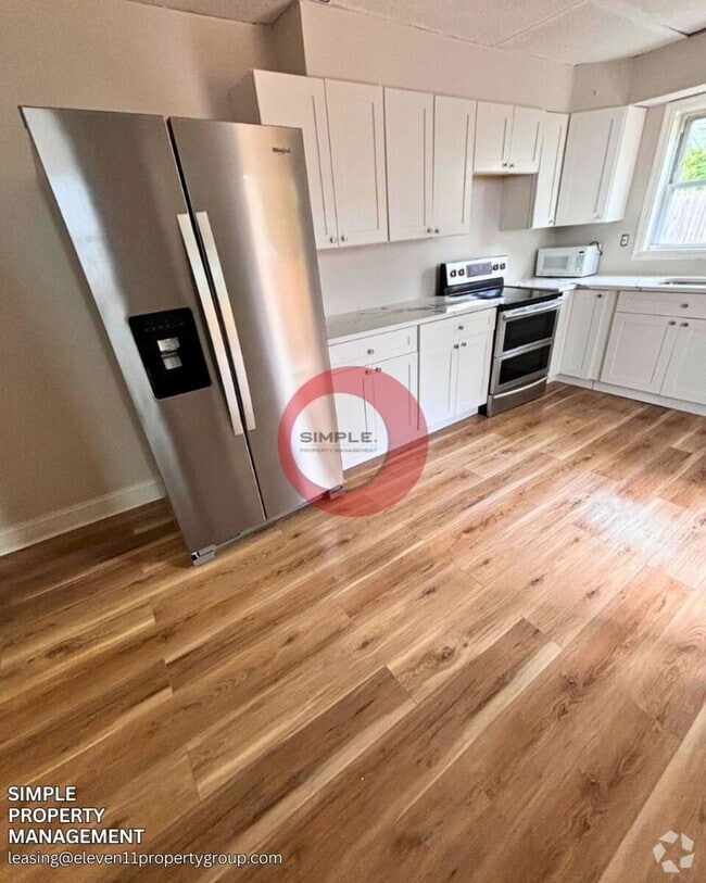 Building Photo - Massive 5 bedroom 1 bath house with fence ...