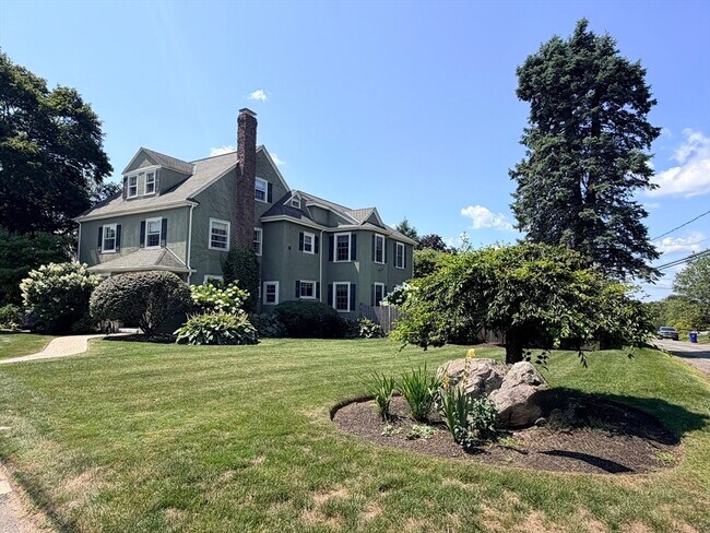 Building Photo - 179 Hillside Ave