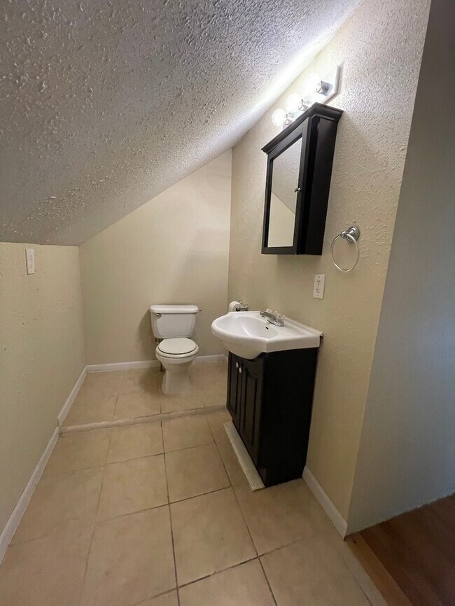Building Photo - Wealthy St / Cherry St Duplex for Rent