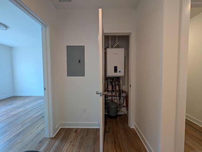 Building Photo - 138 Highland Ave