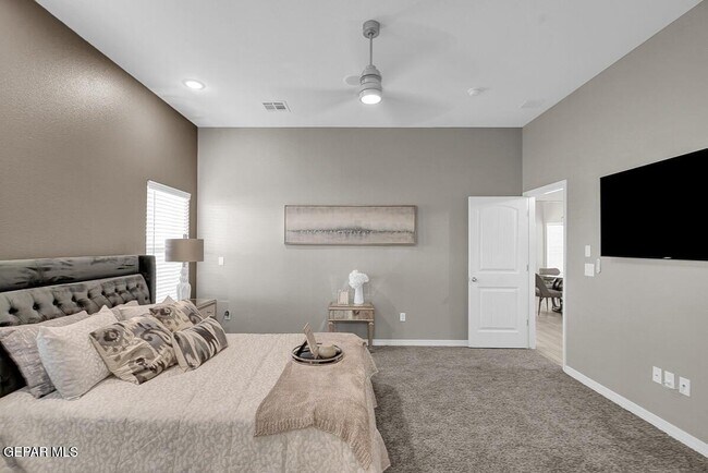 Building Photo - 15340 Resolve Dr