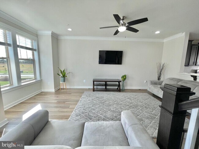 Building Photo - 8608 Shady Pines Dr
