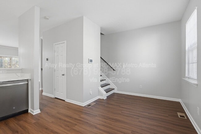 Building Photo - 648 Providence Pl SW