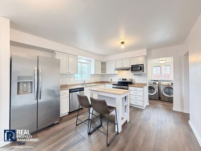Building Photo - 860 S 68th St