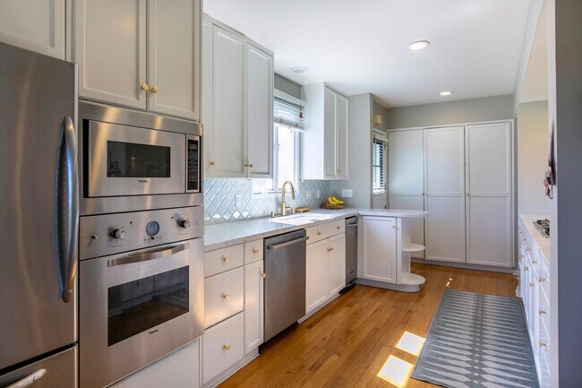 Building Photo - MODERN ARCHITECTURE W/ BEACH CHARM: BRIGHT & AIRY, 4BR3BA, 2-STORY HOME W/ OPEN & BRIGHT LIVING S...
