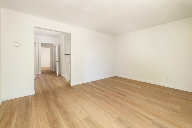 Building Photo - Beautiful 2/2 Condo in Hidden Valley!