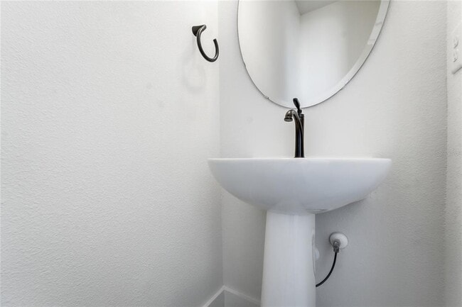 Building Photo - 15058 Grv Lk Dr