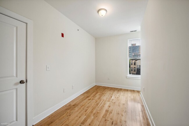 Building Photo - 3 br, 2 bath Triplex - 2031 N Carlisle St ...