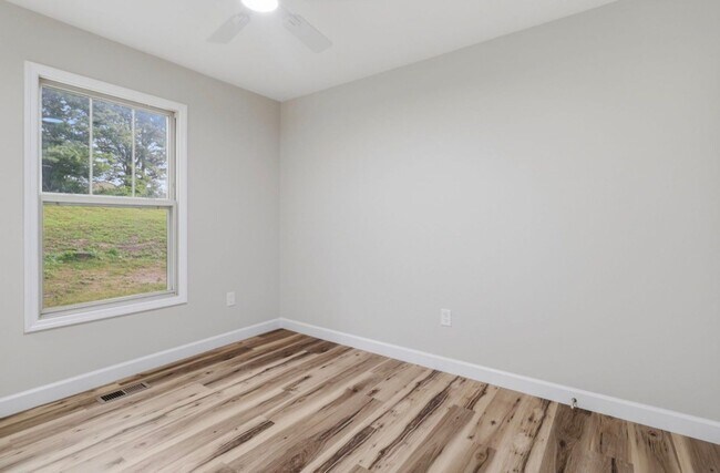 Building Photo - 211 Majestic Dr