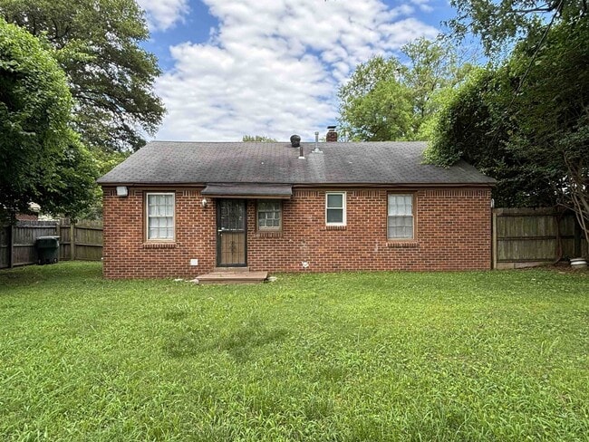 Building Photo - 1065 Larry Ln