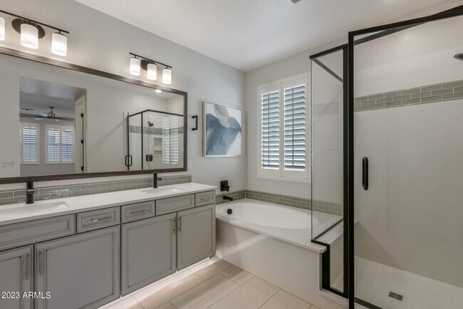 Building Photo - 15292 W Linden St