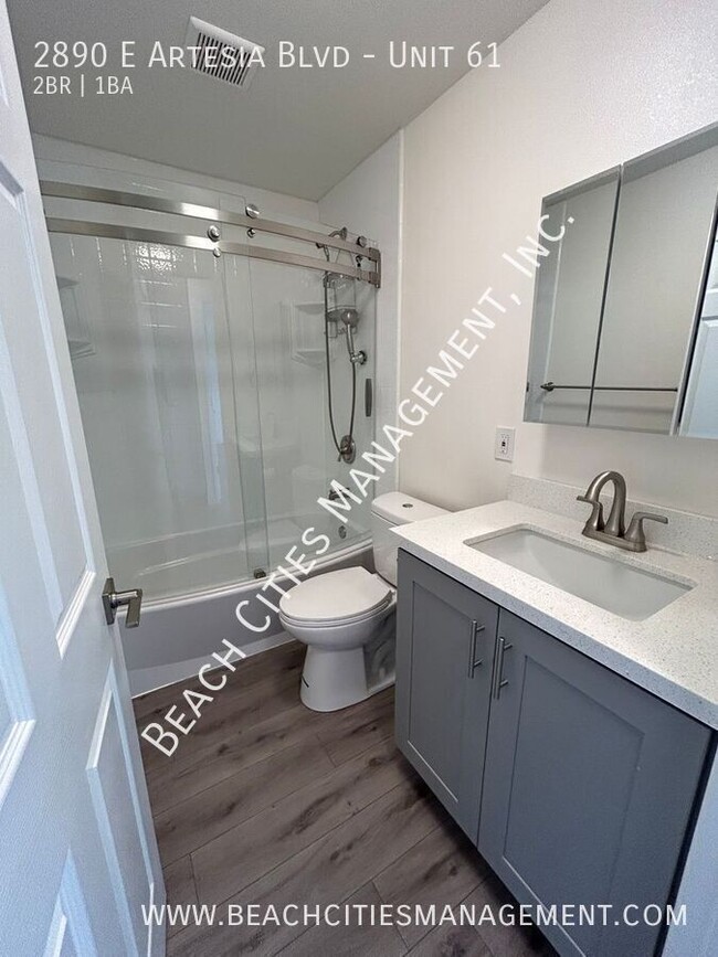 Building Photo - Remodeled 2 Bedroom, 1 Bath with 1 Parking...