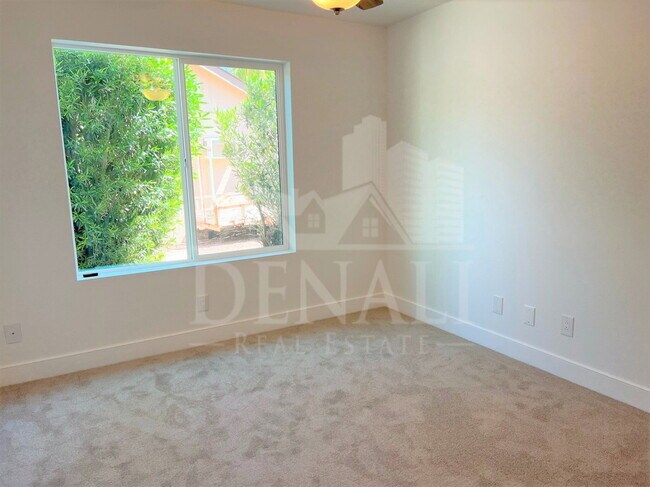 Building Photo - 618 W McNair St