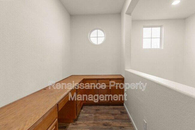 Building Photo - 492 Quail Run Cir